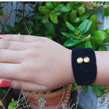 Black acrylic kundan stud free size bracelets 4
