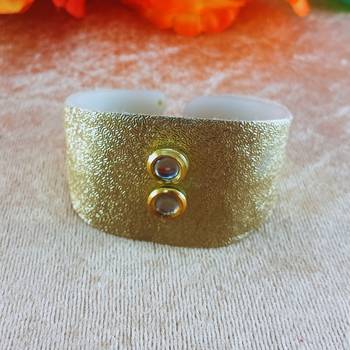 Golden acrylic kundan stud free size bracelets 1