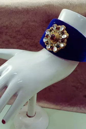 Blue acrylic kundan stud free size bracelets