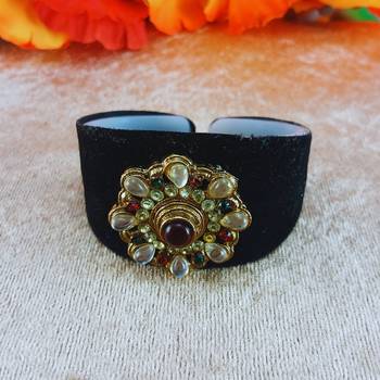 Black acrylic kundan stud free size bracelets 1