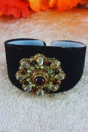 Black acrylic kundan stud free size bracelets