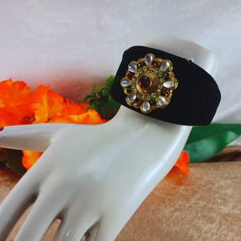 Black acrylic kundan stud free size bracelets 2