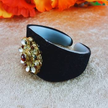 Black acrylic kundan stud free size bracelets 3