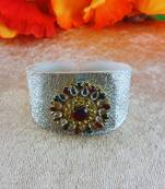 White acrylic kundan stud free size bracelets