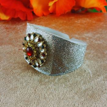 White acrylic kundan stud free size bracelets 3