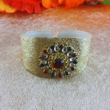 Golden acrylic kundan stud free size bracelets 1