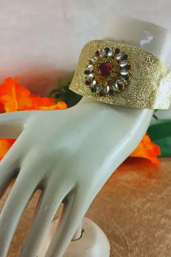 Golden acrylic kundan stud free size bracelets
