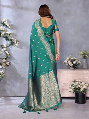 Green banarasi tissue silk blend saree with gala weaving work 4
