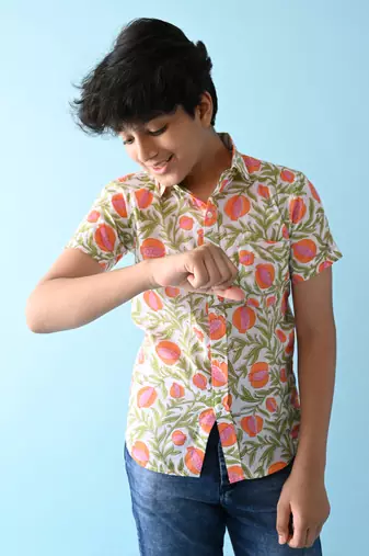 Multicolor woven cotton boys floral printed shirt