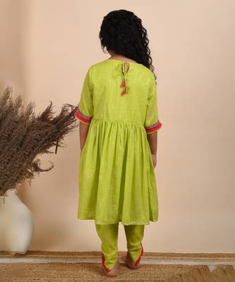 Green cotton woven kurta with pant 3
