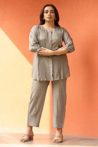 Light mocha pleated flared solid coord set