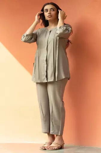 Light mocha pleated flared solid coord set