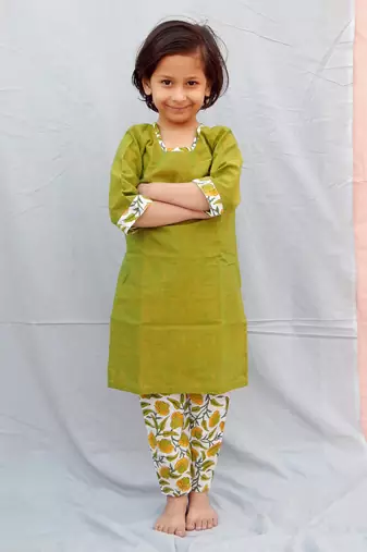 Green cotton woven kurta and pant