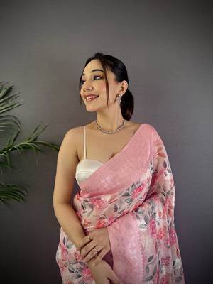 baby pink Silk blend floral motifs coppery tone banarasi saree 3