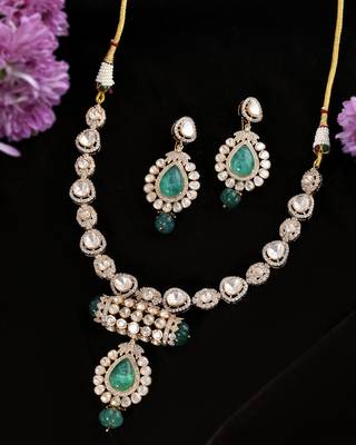 Regal emerald kundan necklace set 1