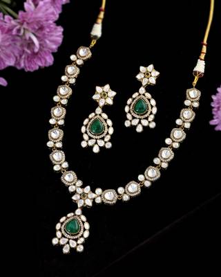 Royal kundan & emerald bridal jewelry set 1