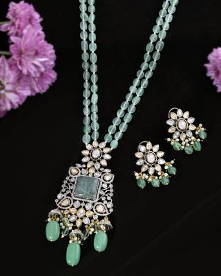 Exquisite green beaded kundan jewellery set 1