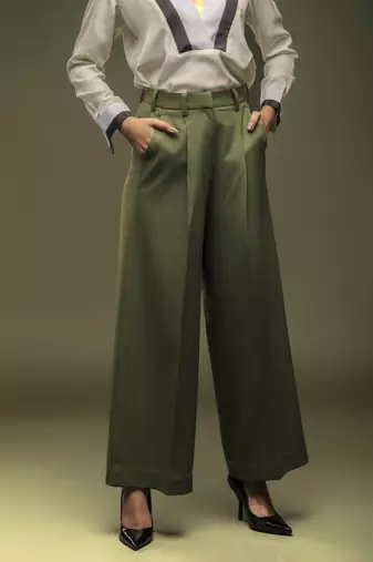 Green loose pants