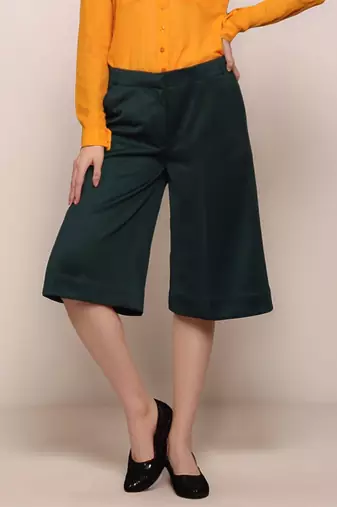 Green cropped trouser