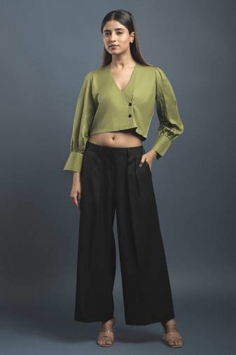 Black loose pants