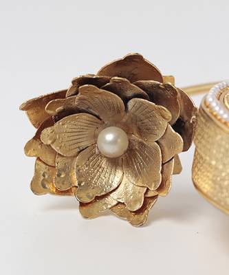 Gold embellished mother of pearl clutch 3