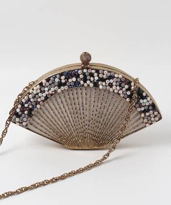 Gold handcrafted clutch with detachable chain 3