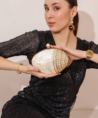 Gold clutch with removeable chain strap 1