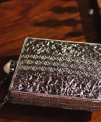 Silver beaded clutch with detachable chain 3