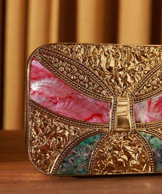 Handcrafted gold clutch with detachable chain 3
