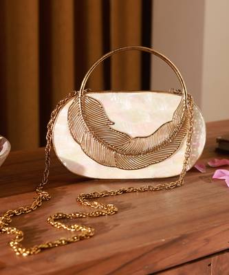 Handcrafted gold clutch with removeable chain 1