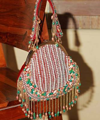 Red clutch with detachable chain 1