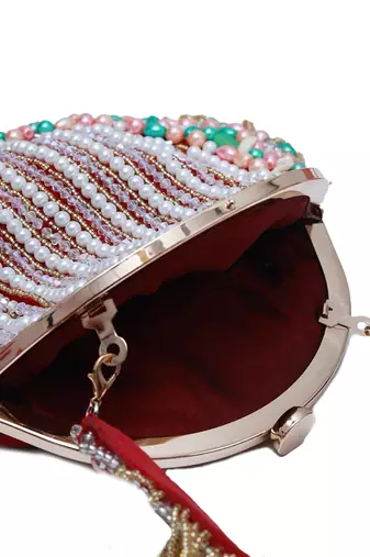 Red clutch with detachable chain