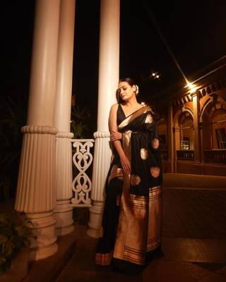 Black silk blend saree with blouse 2