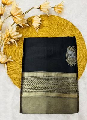 Black silk blend saree with blouse 6