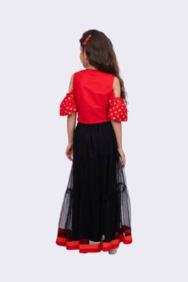 red & black sleeveless round neck cold shoulder choli with lehenga 2
