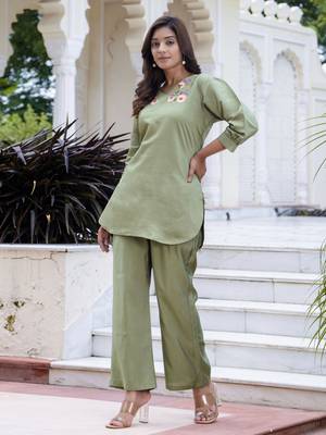 Pista embroidered silk blend salwar suit 3