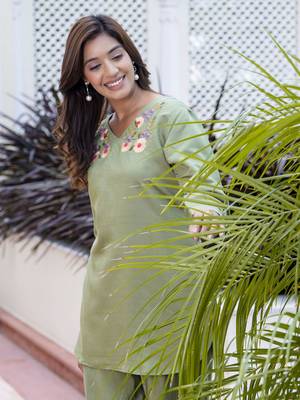 Pista embroidered silk blend salwar suit 4