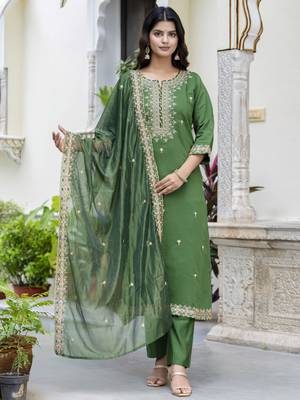 Green embroidered silk blend salwar suit 3