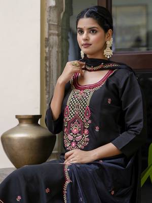 Black embroidered silk blend salwar suit 4