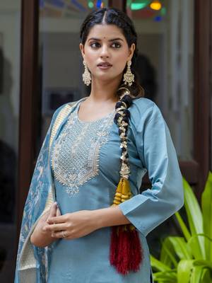 Blue embroidered silk blend salwar suit 2