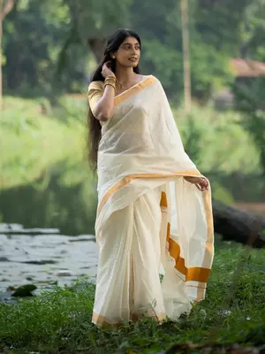 White Kasavu Handloom Cotton Saree 1