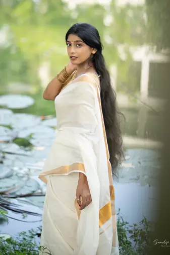 White Kasavu Handloom Cotton Saree
