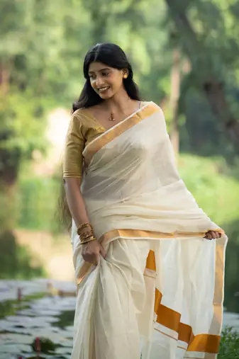 White Kasavu Handloom Cotton Saree