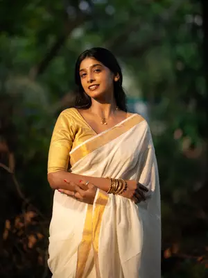 White Kasavu Handloom Cotton Saree 4