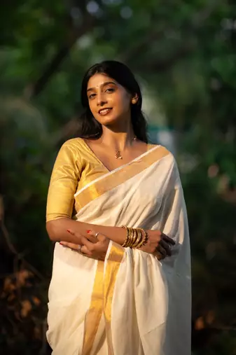 White Kasavu Handloom Cotton Saree