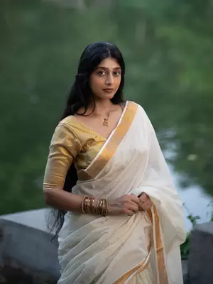 White Kasavu Handloom Cotton Saree 5