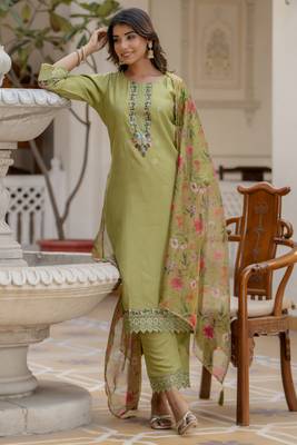 Mehndi embroidered viscose rayon kurta sets 4