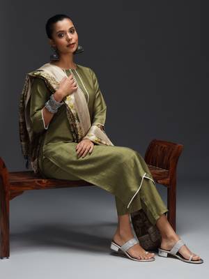 Mehndi embroidered cotton silk blend kurta sets 2