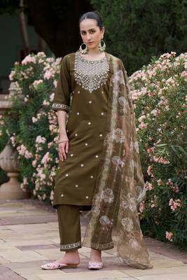 Mehndi embroidered viscose rayon   kurta sets 1