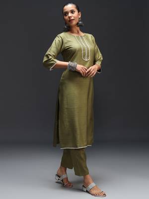 Mehndi embroidered cotton silk blend kurta sets 3